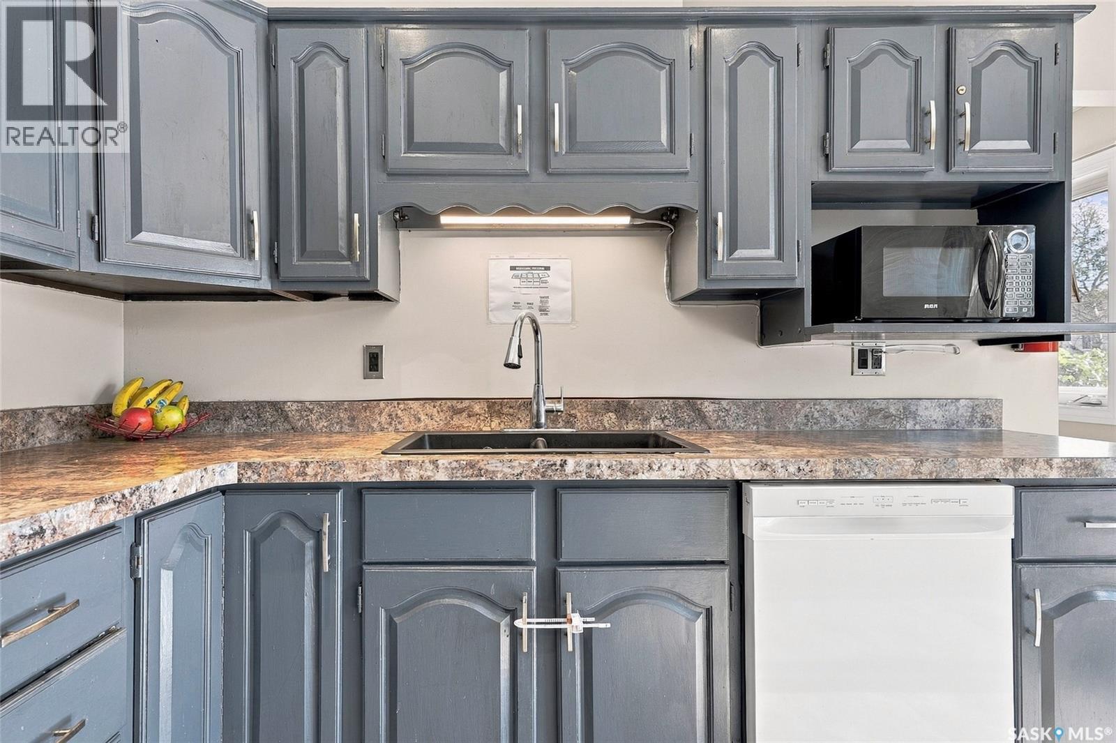 1006 Whitewood Crescent Property Photo 10