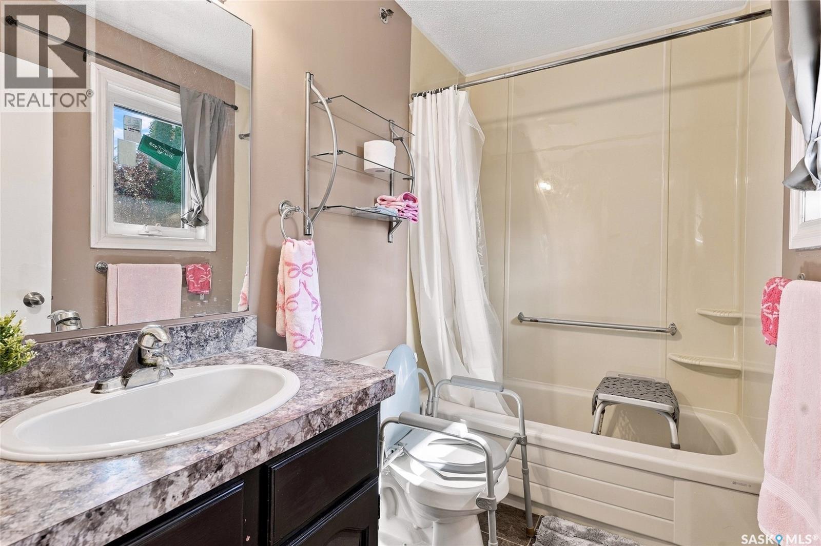 1006 Whitewood Crescent Property Photo 19