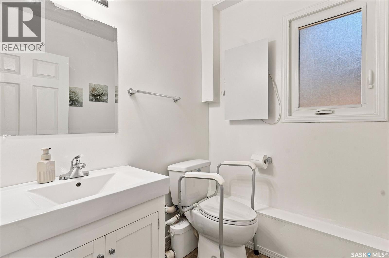 1006 Whitewood Crescent Property Photo 36