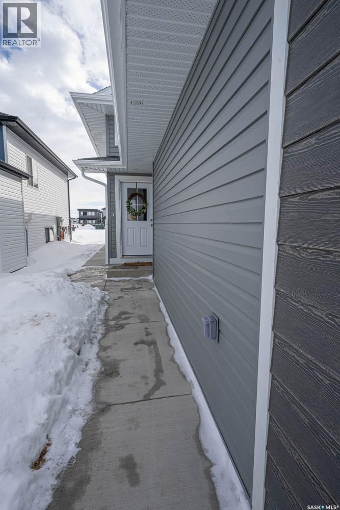 598 Yuel Crescent Property Photo 7