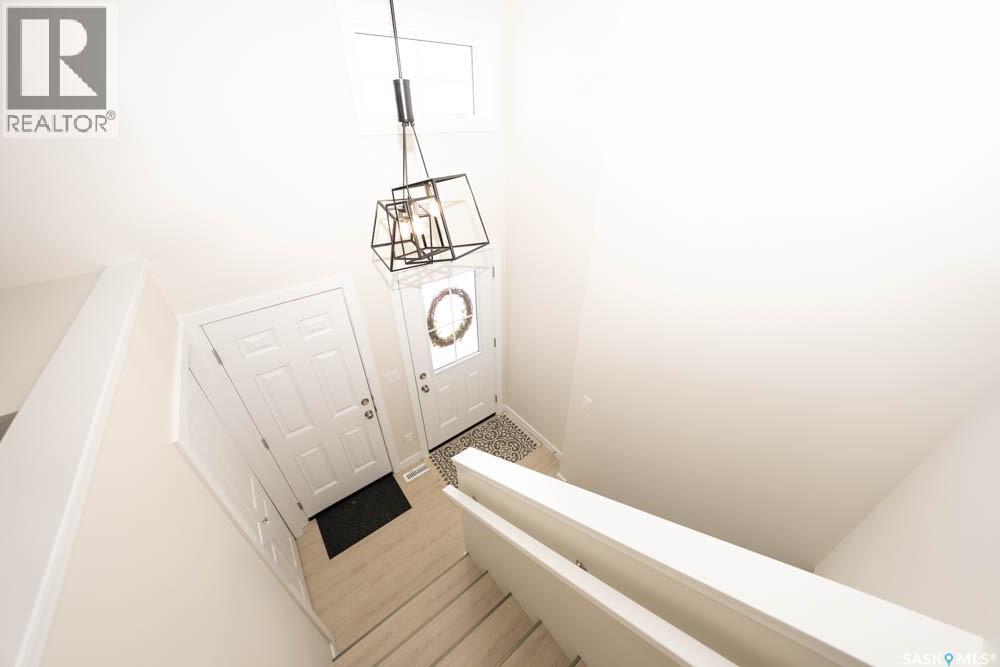 598 Yuel Crescent Property Photo 8