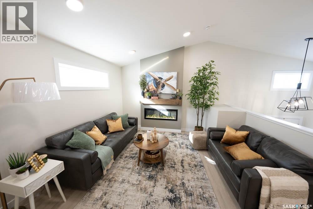 598 Yuel Crescent Property Photo 11