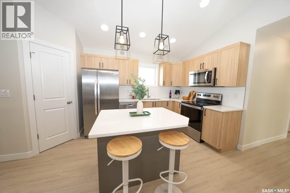 598 Yuel Crescent Property Photo 16