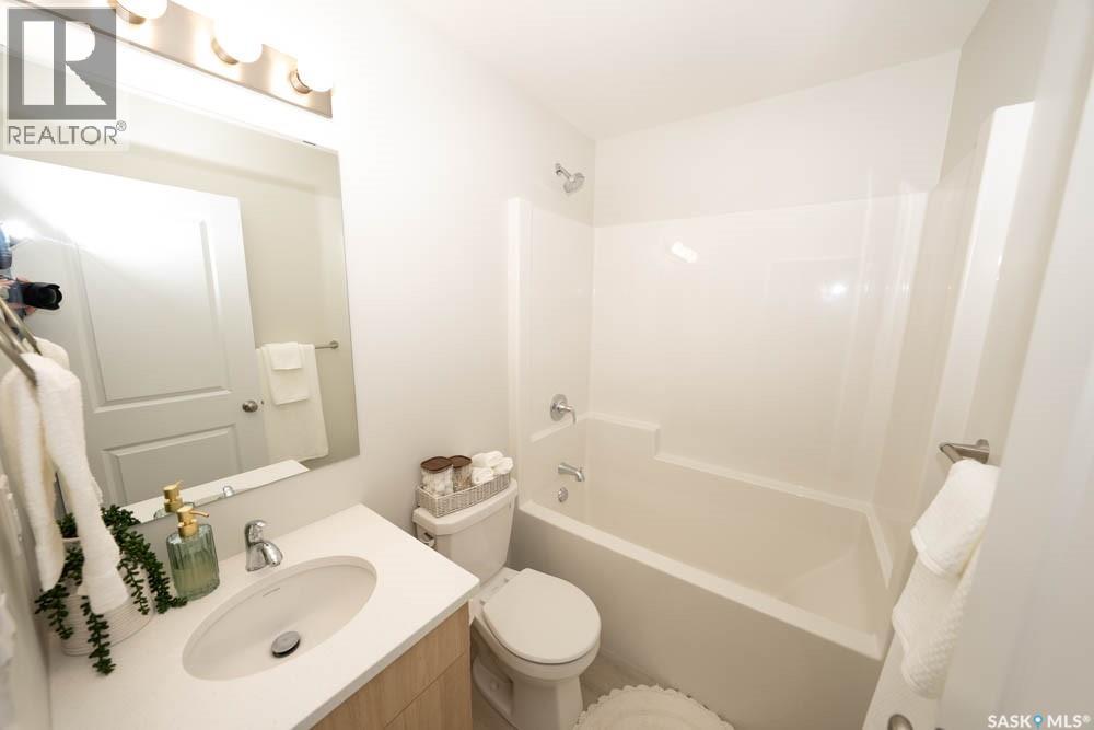 598 Yuel Crescent Property Photo 24