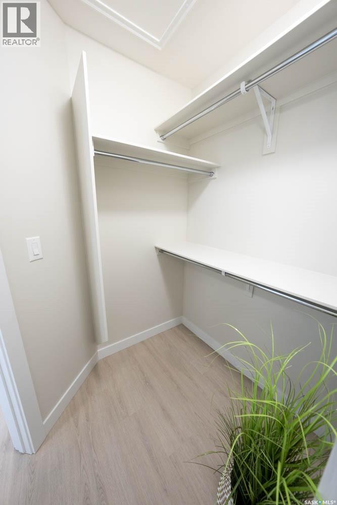 598 Yuel Crescent Property Photo 29