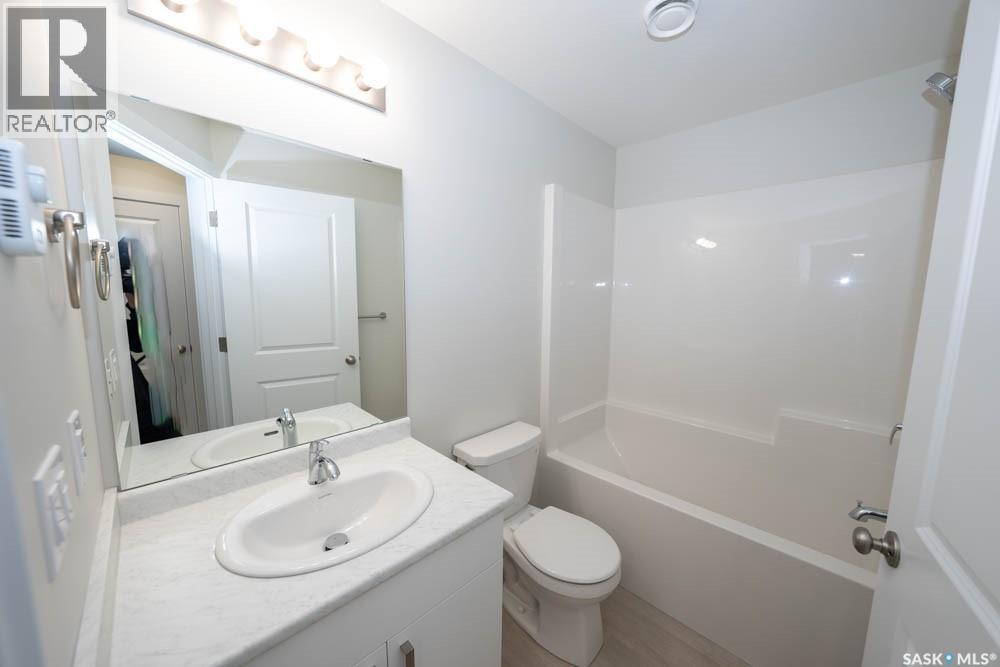 598 Yuel Crescent Property Photo 41