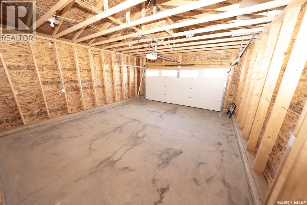 598 Yuel Crescent Property Photo 46