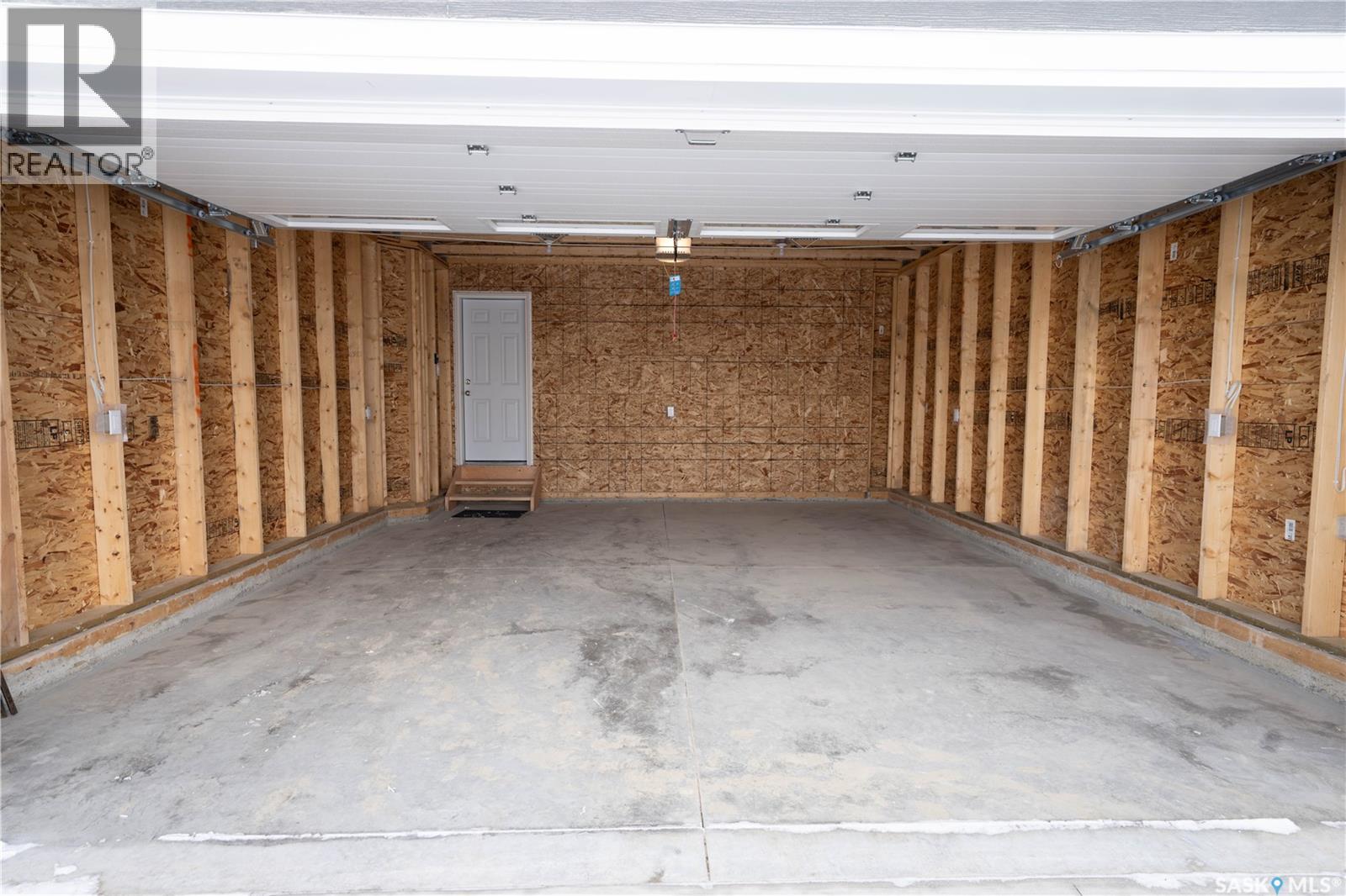 598 Yuel Crescent Property Photo 47