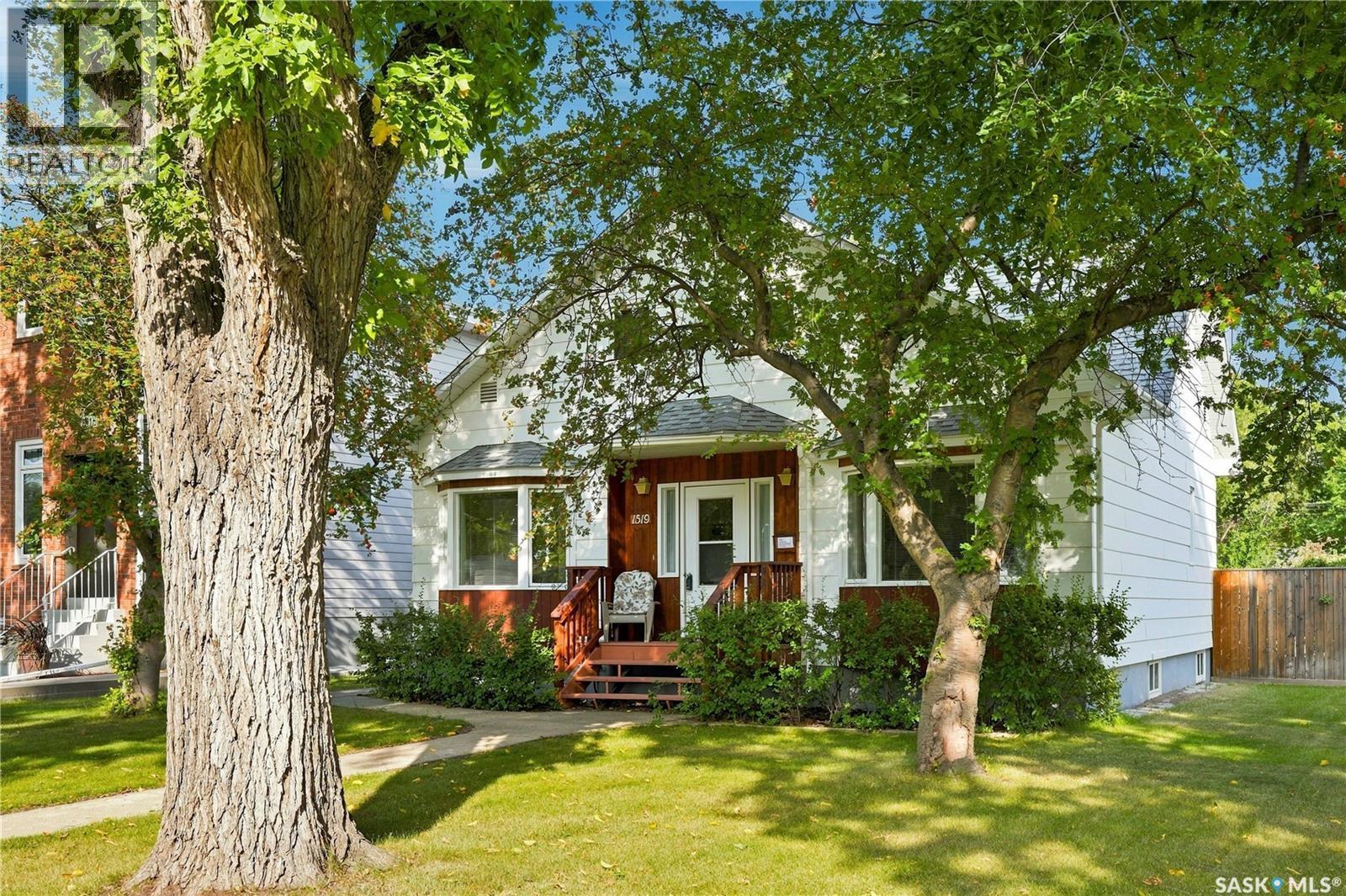 1519 Munroe Avenue S Property Photo 3