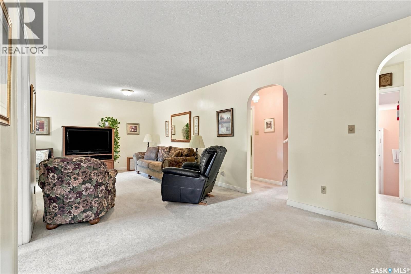 1519 Munroe Avenue S Property Photo 8