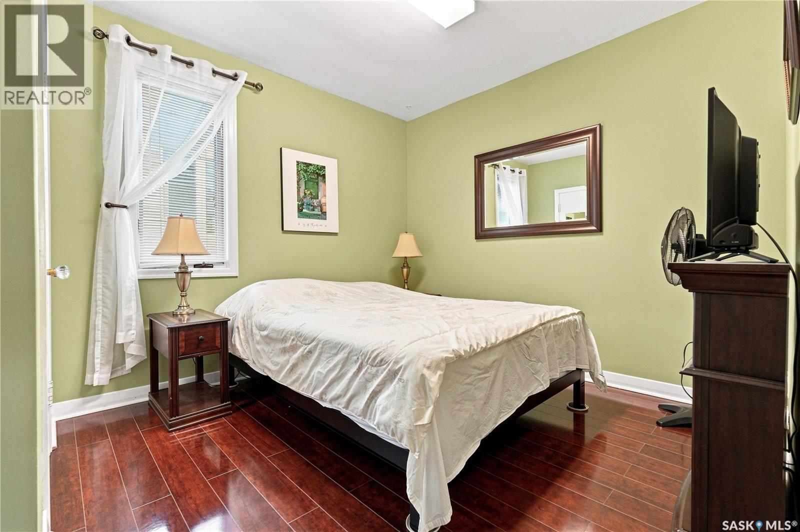 1519 Munroe Avenue S Property Photo 24