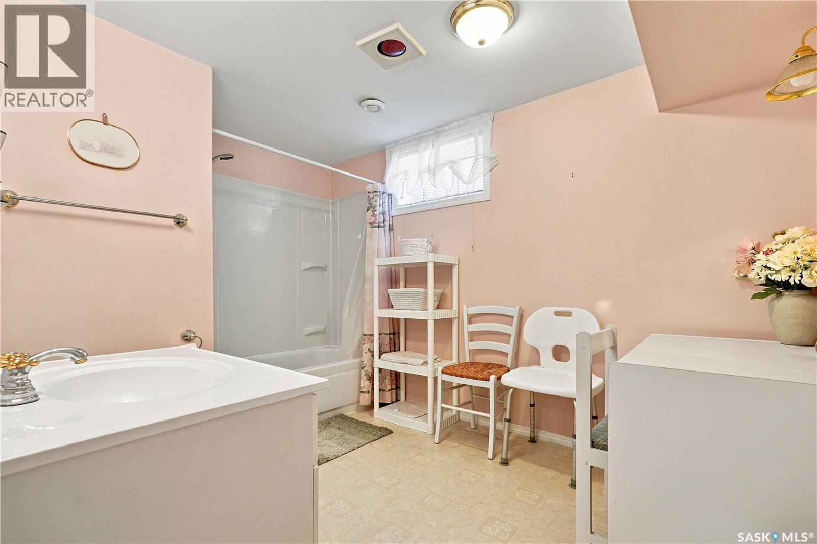 1519 Munroe Avenue S Property Photo 39