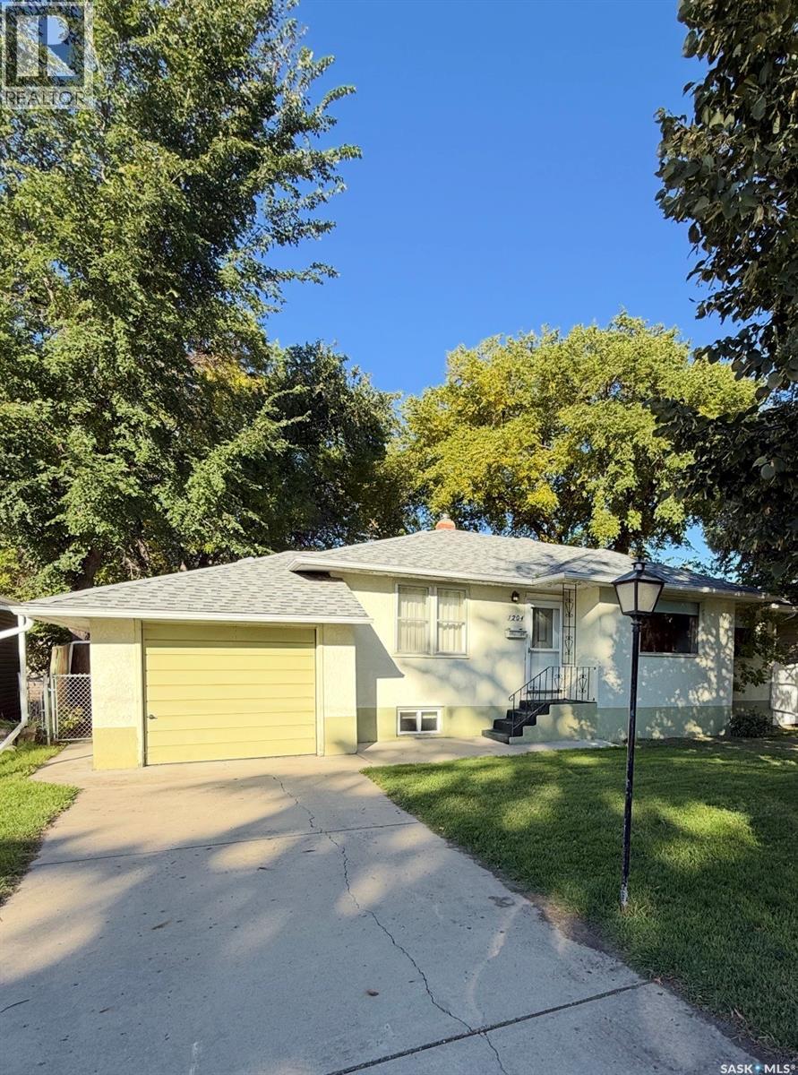 1204 Ewart Avenue Property Photo 1