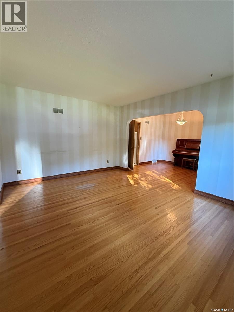 1204 Ewart Avenue Property Photo 5