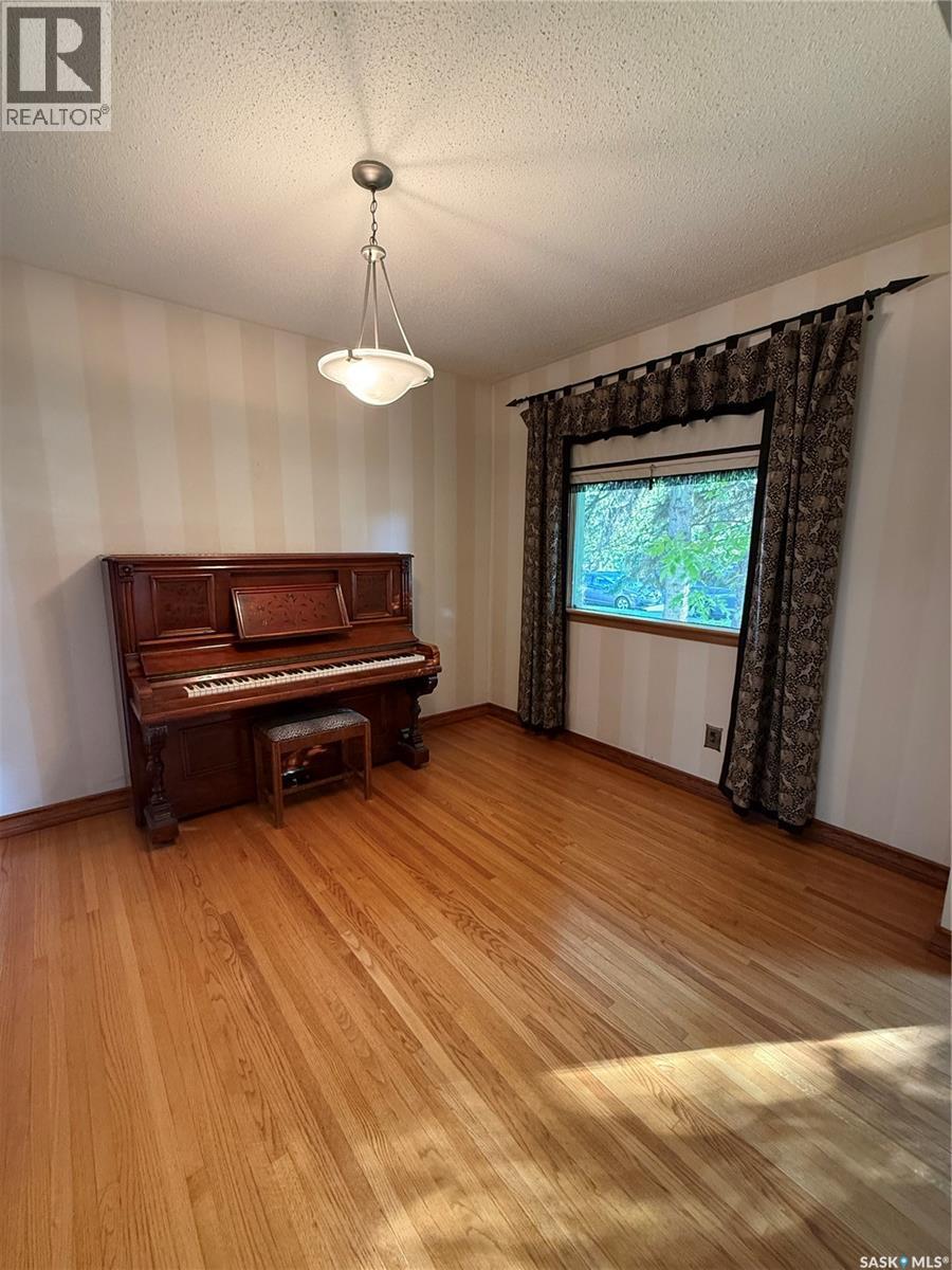 1204 Ewart Avenue Property Photo 8