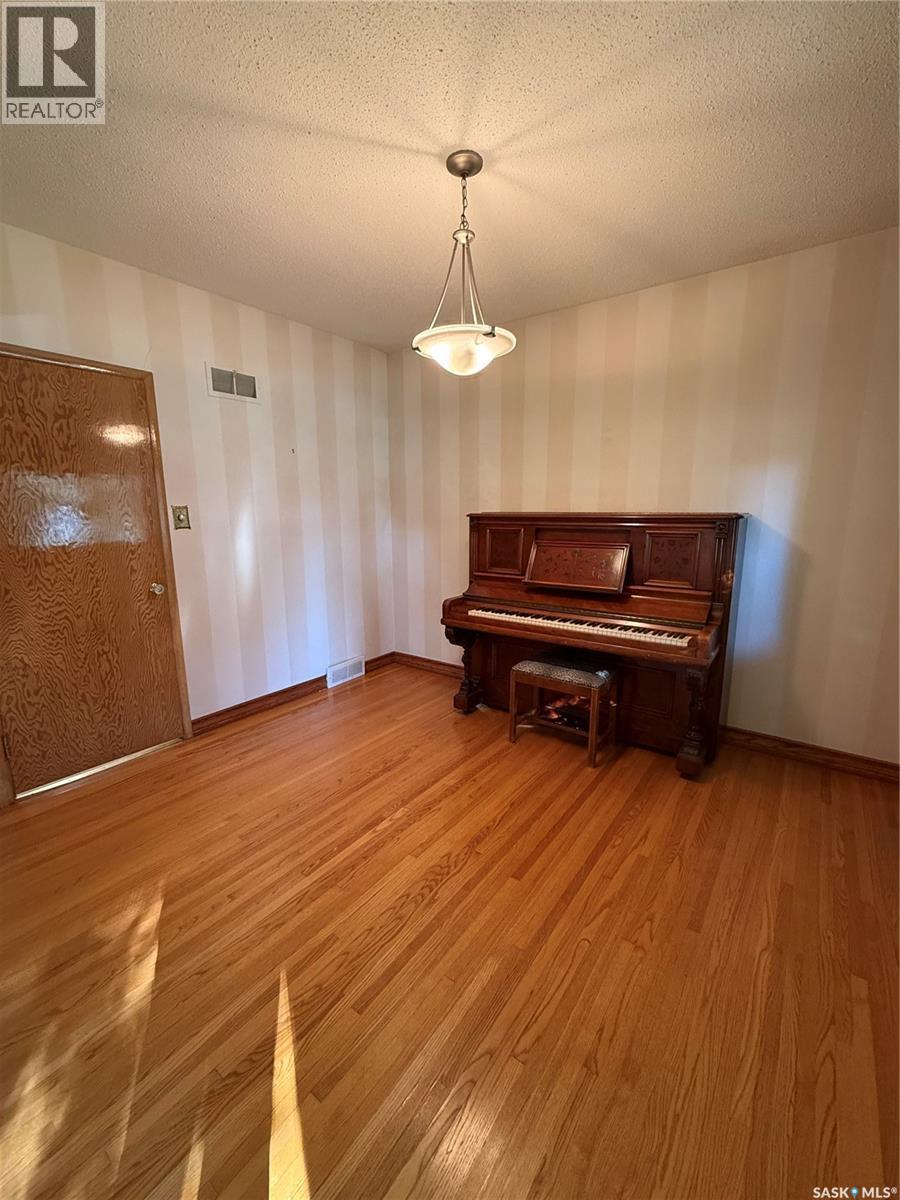 1204 Ewart Avenue Property Photo 9