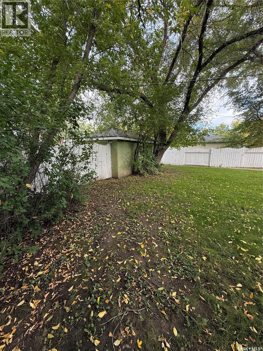 1204 Ewart Avenue Property Photo 37