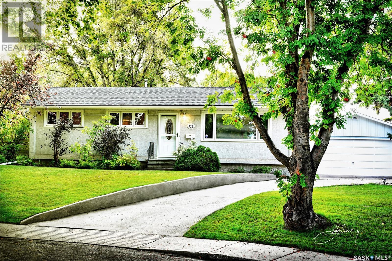 321 Winnipeg AVENUE N Property Photo 1