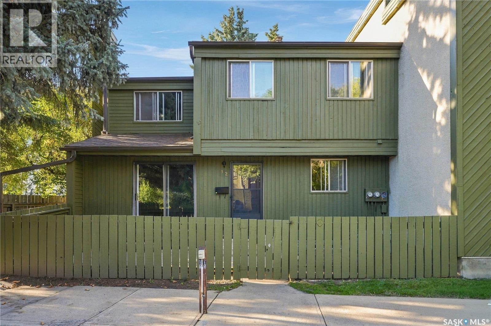 12 215 Primrose DRIVE