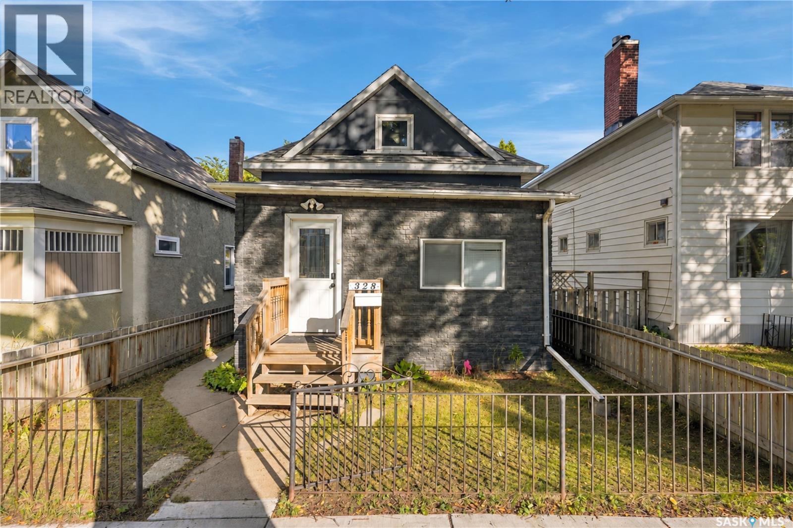 328 I AVENUE S Property Photo 1