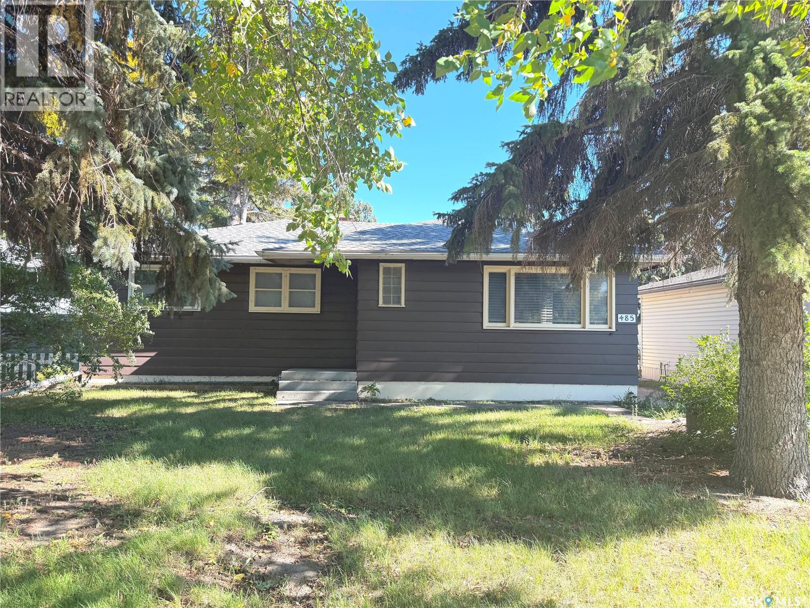 485 Bay AVENUE S Property Photo 1