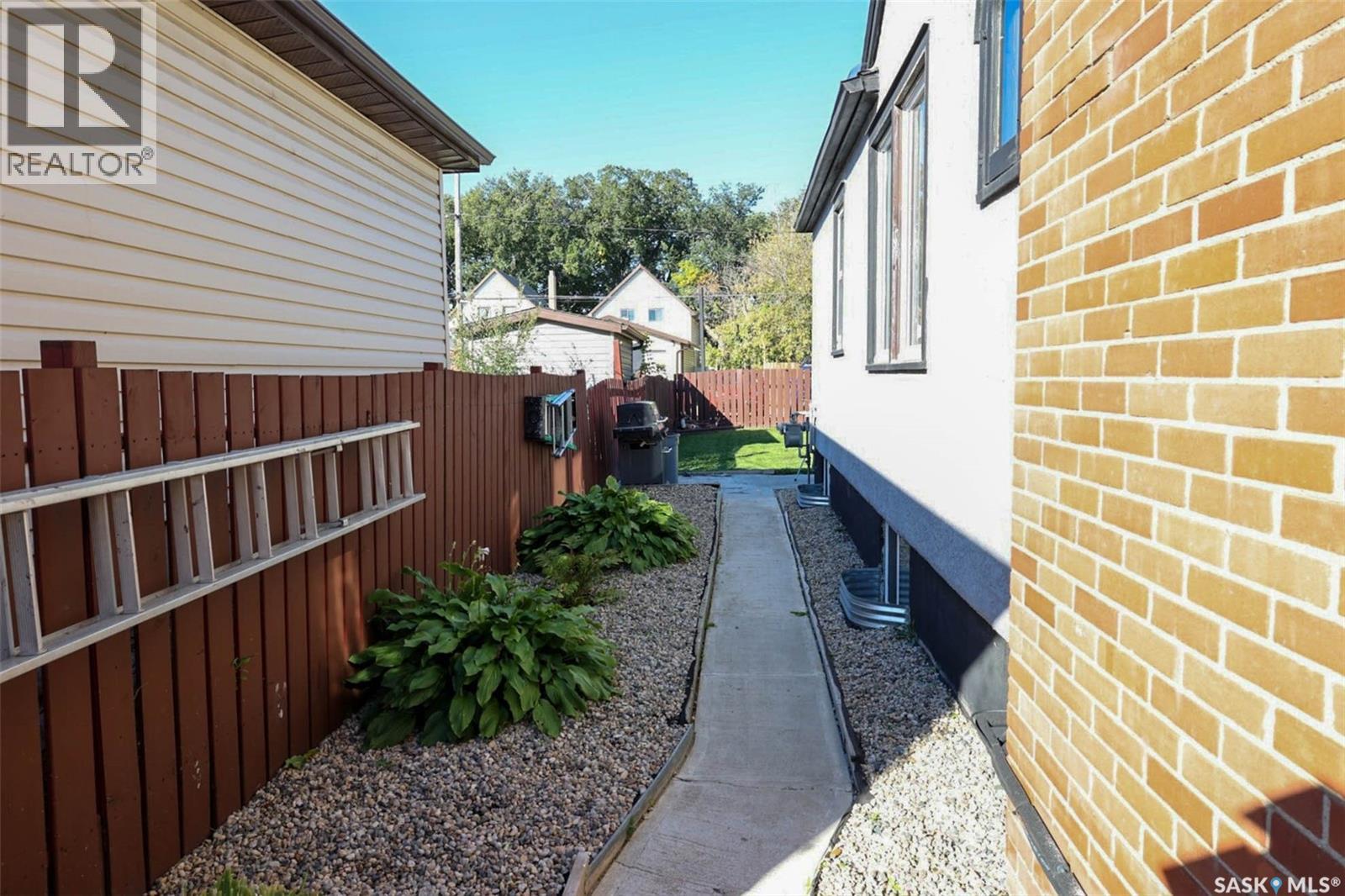 1636 Garnet Street Property Photo 21