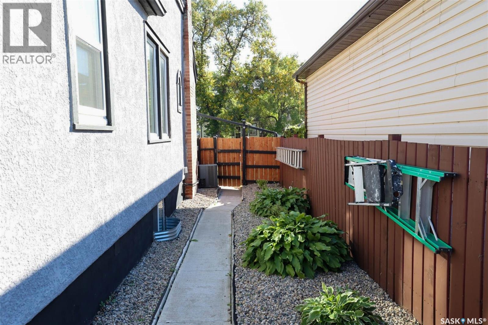 1636 Garnet Street Property Photo 22
