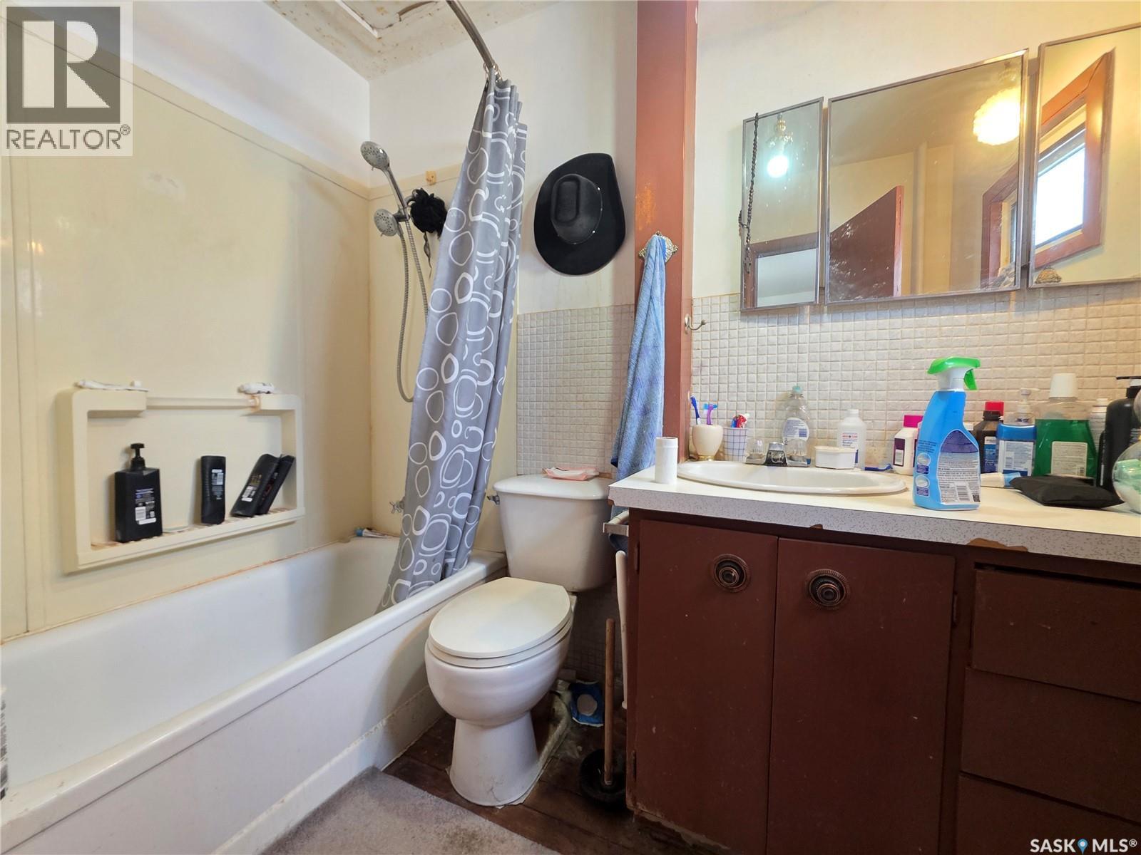 5460 Kings Avenue Property Photo 5
