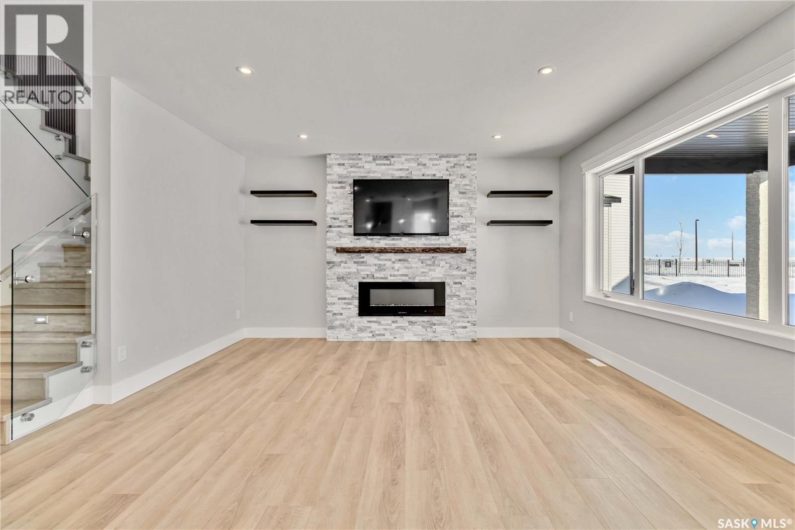 462 Yuel Crescent Property Photo 7