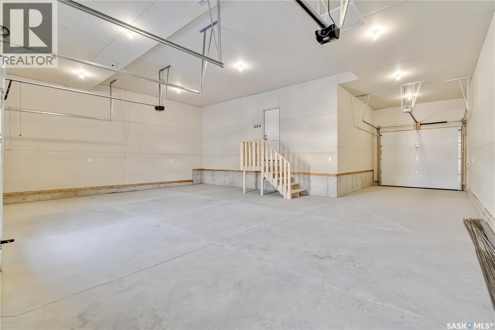 462 Yuel Crescent Property Photo 19