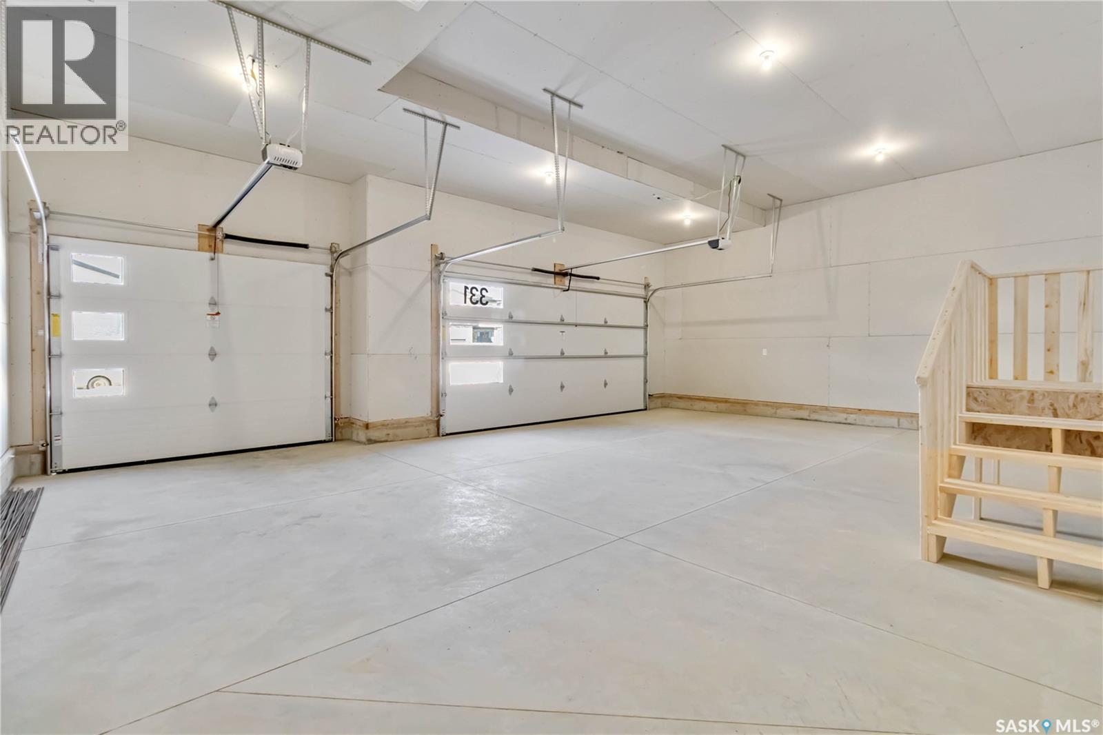 462 Yuel Crescent Property Photo 20