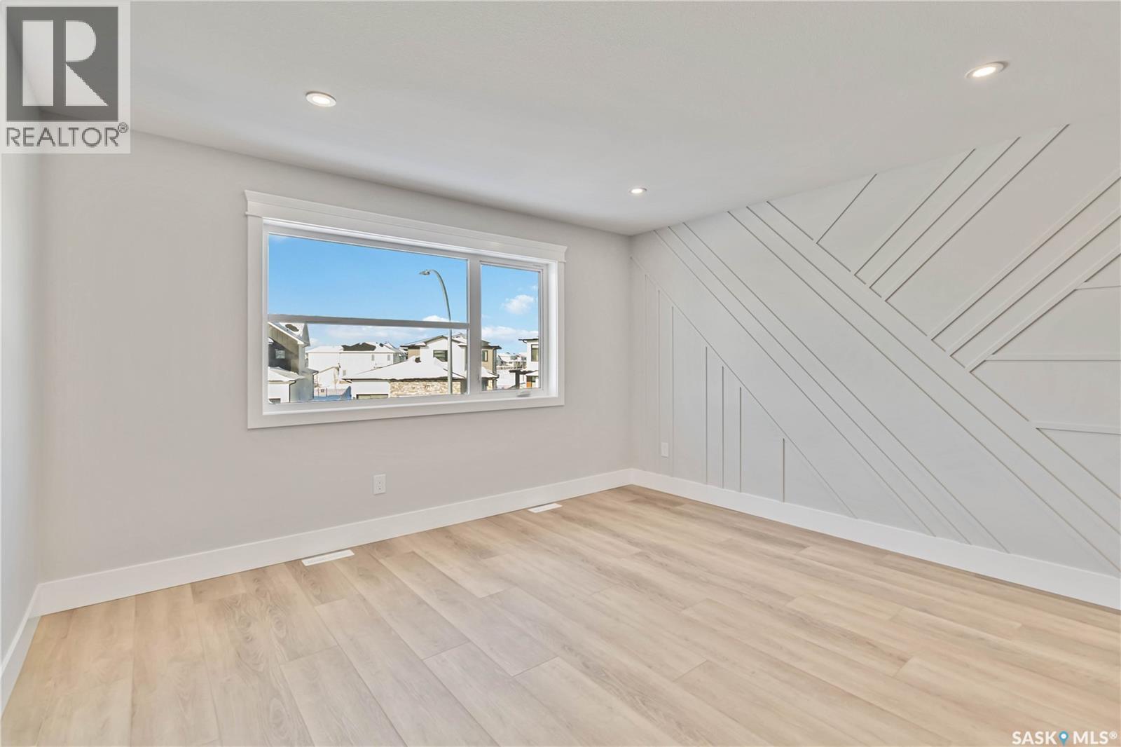 462 Yuel Crescent Property Photo 22