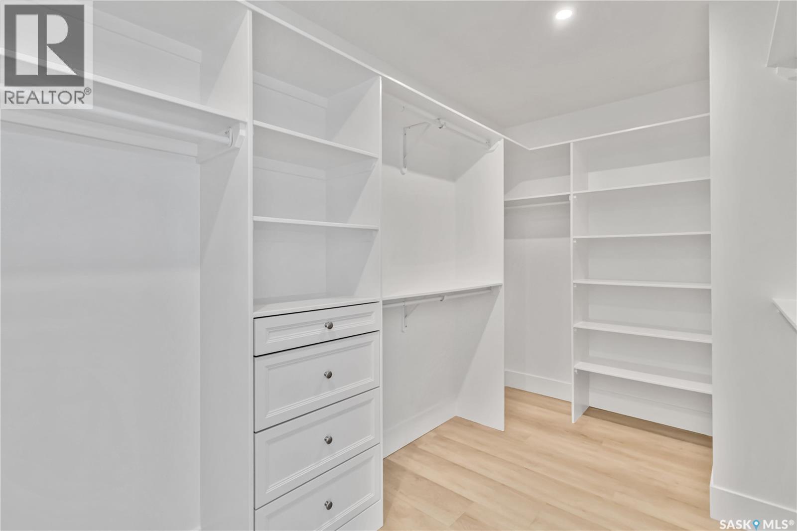 462 Yuel Crescent Property Photo 32
