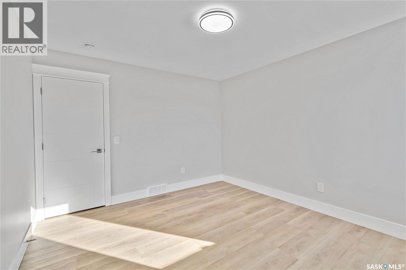462 Yuel Crescent Property Photo 34