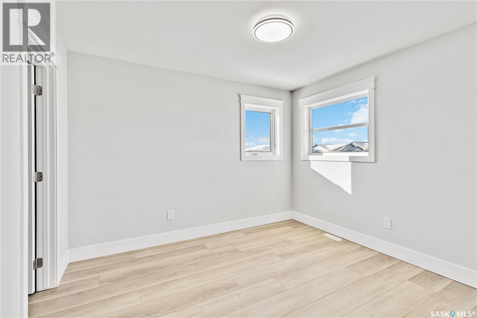 462 Yuel Crescent Property Photo 38