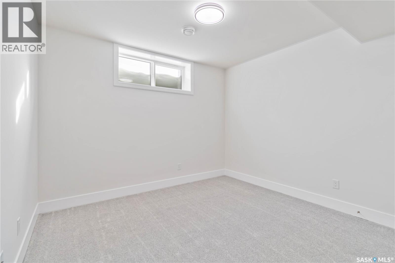 462 Yuel Crescent Property Photo 46