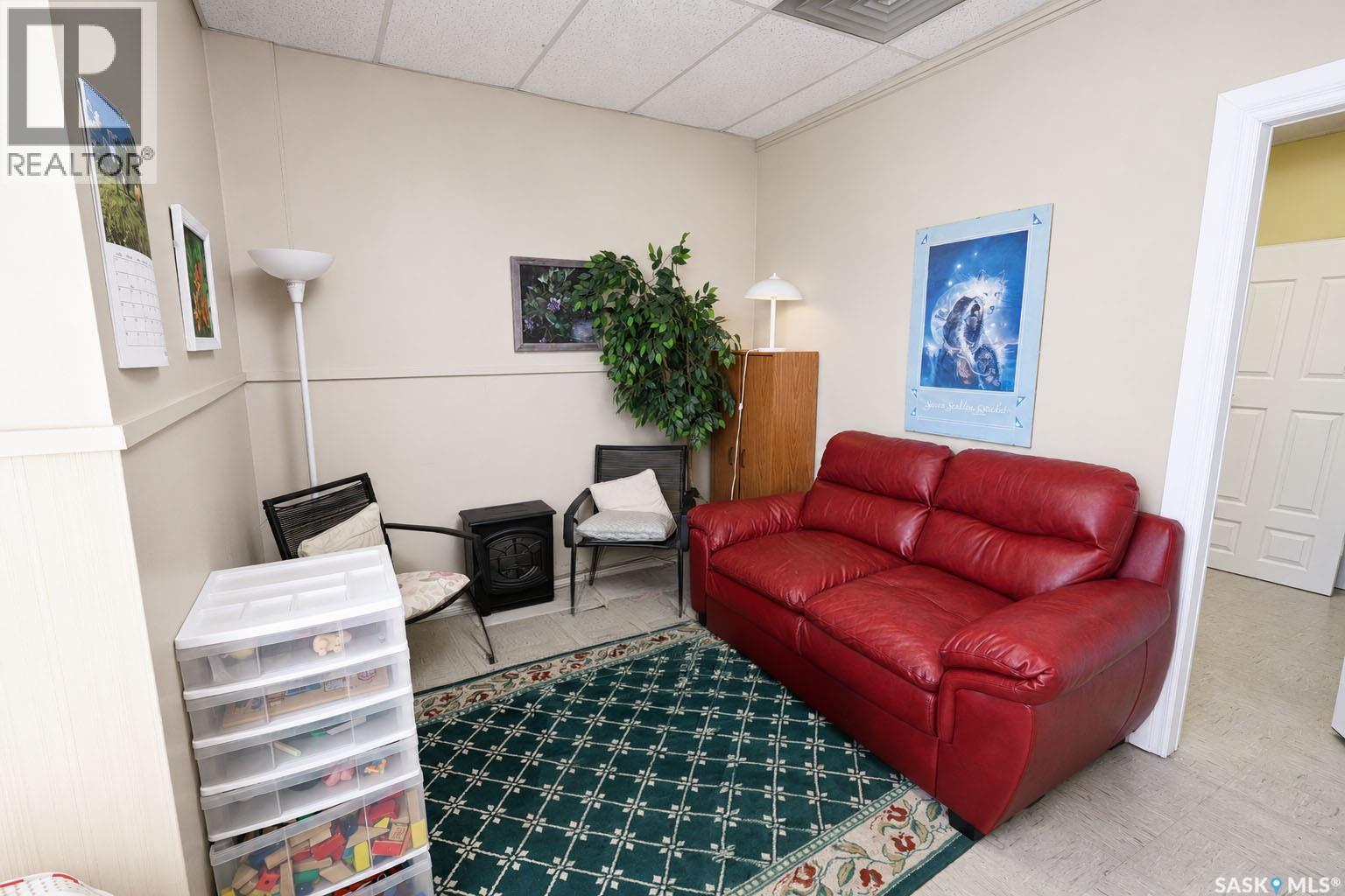 29 11th Street E Property Photo 9