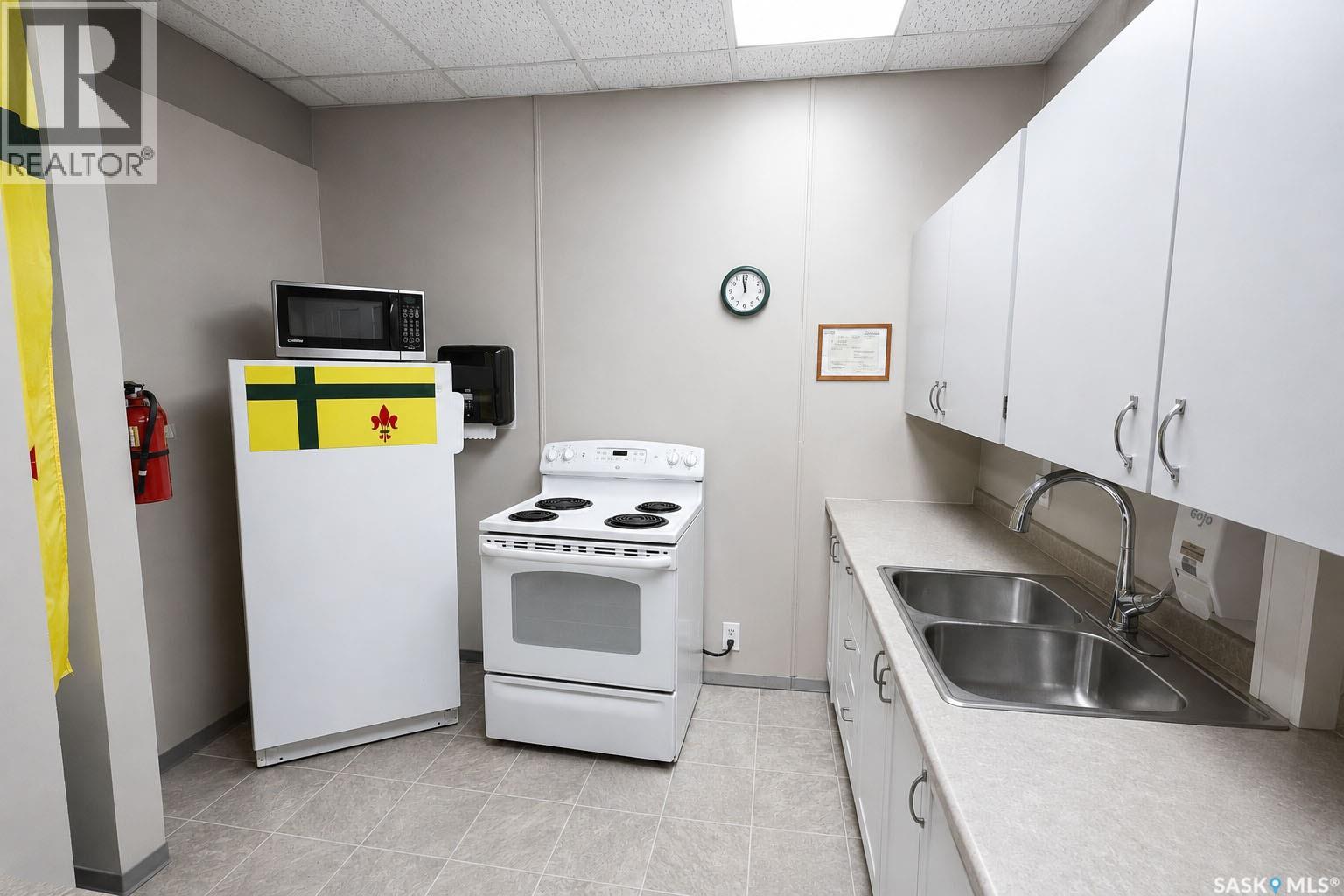 29 11th Street E Property Photo 19
