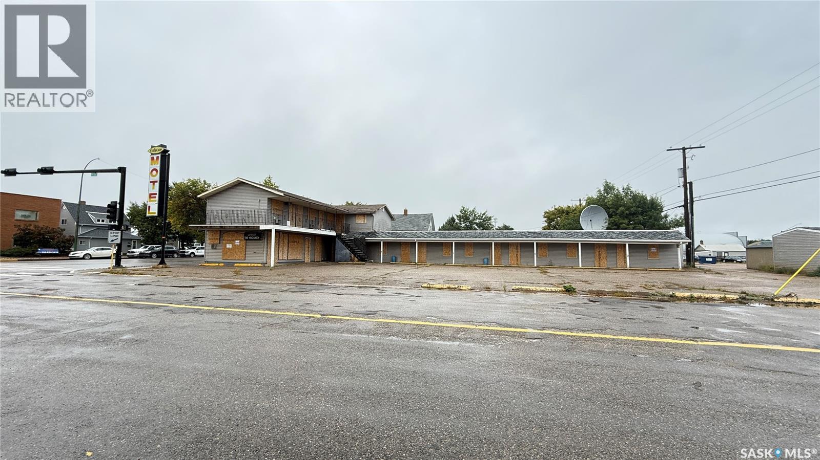 905 4TH STREET