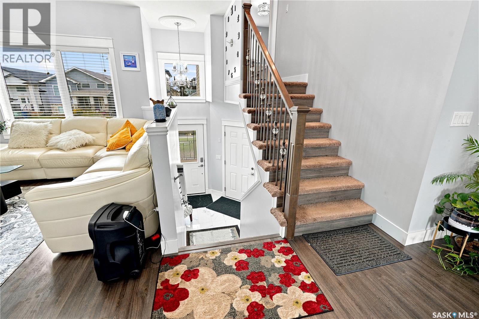 223 Ells Crescent Property Photo 4