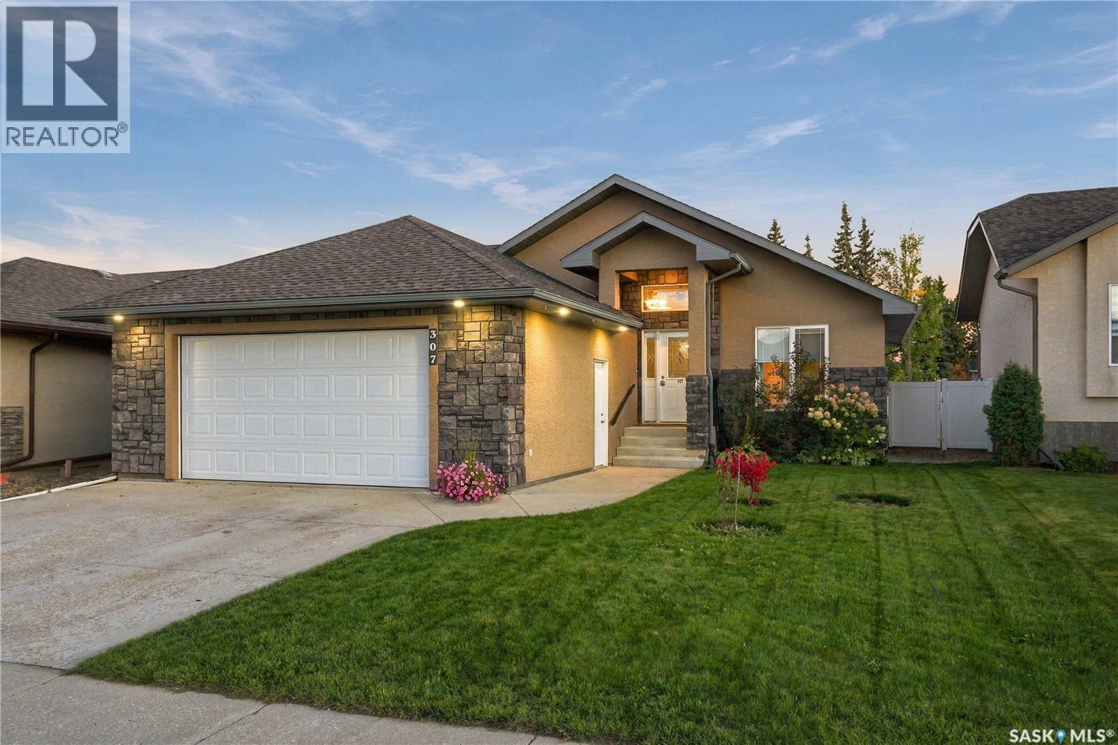 307 Faldo Crescent Property Photo 1