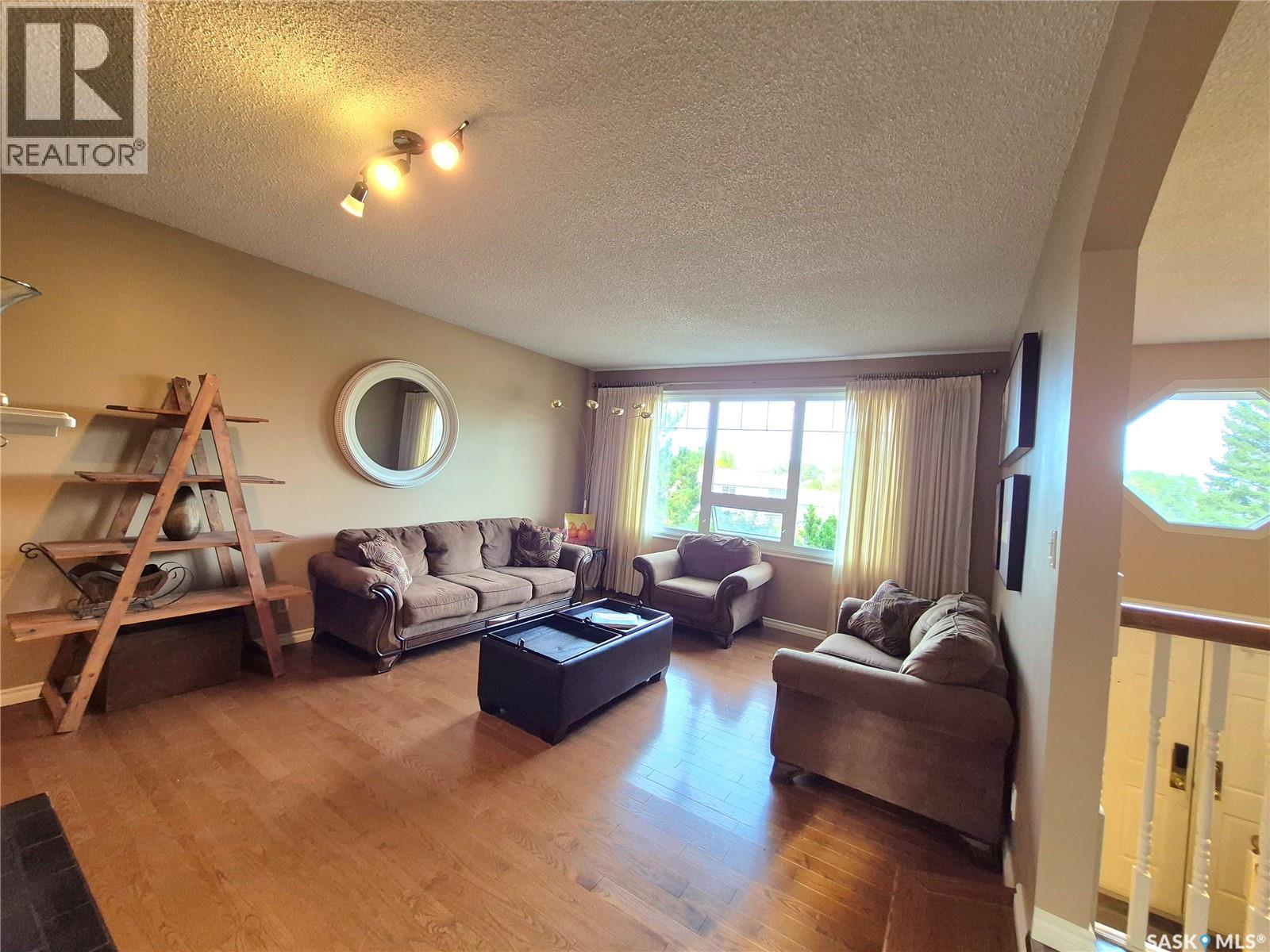 280 Hayes Drive Property Photo 3