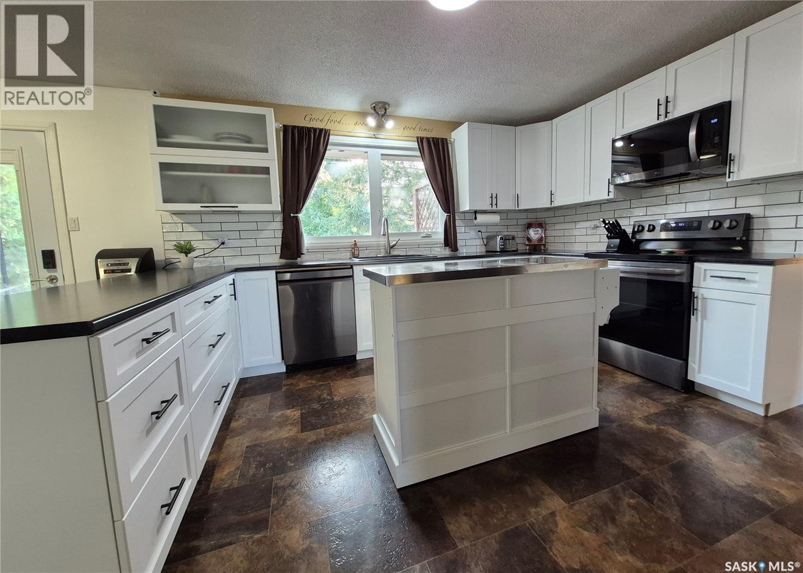 280 Hayes Drive Property Photo 8
