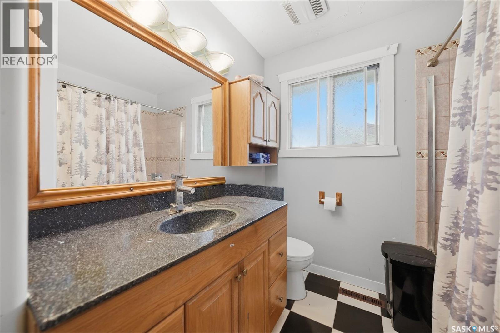 234 Winnipeg Avenue S Property Photo 17