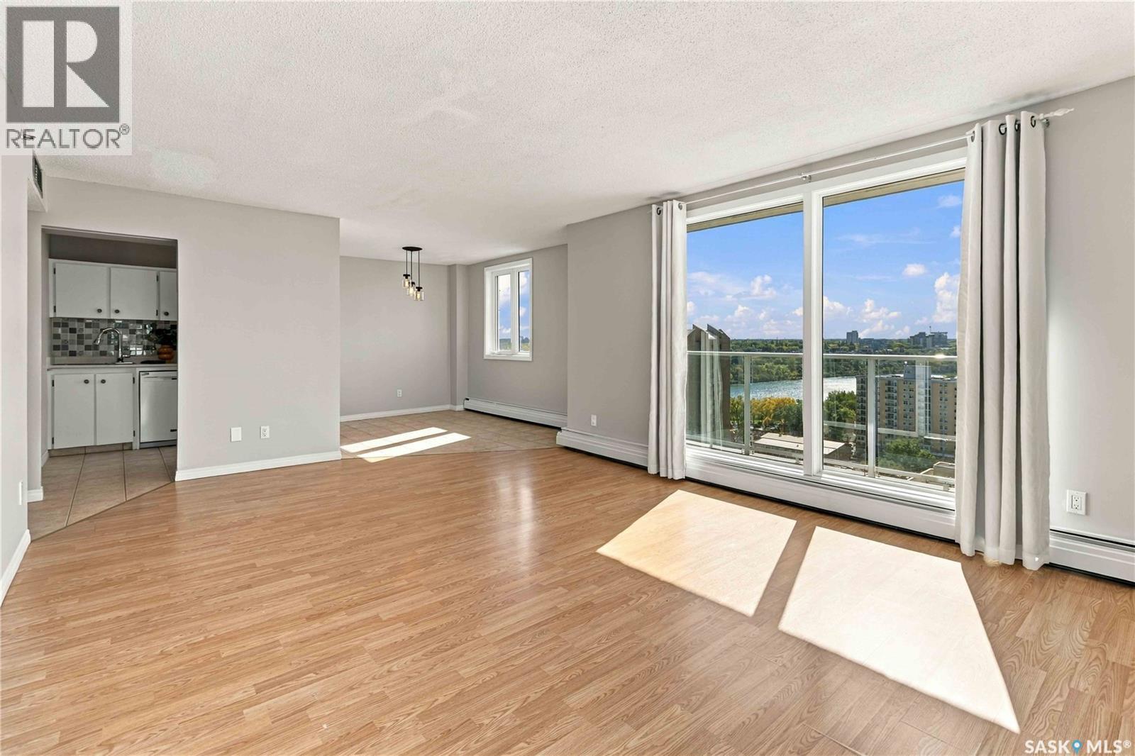 1907 320 5th Avenue N Property Photo 1