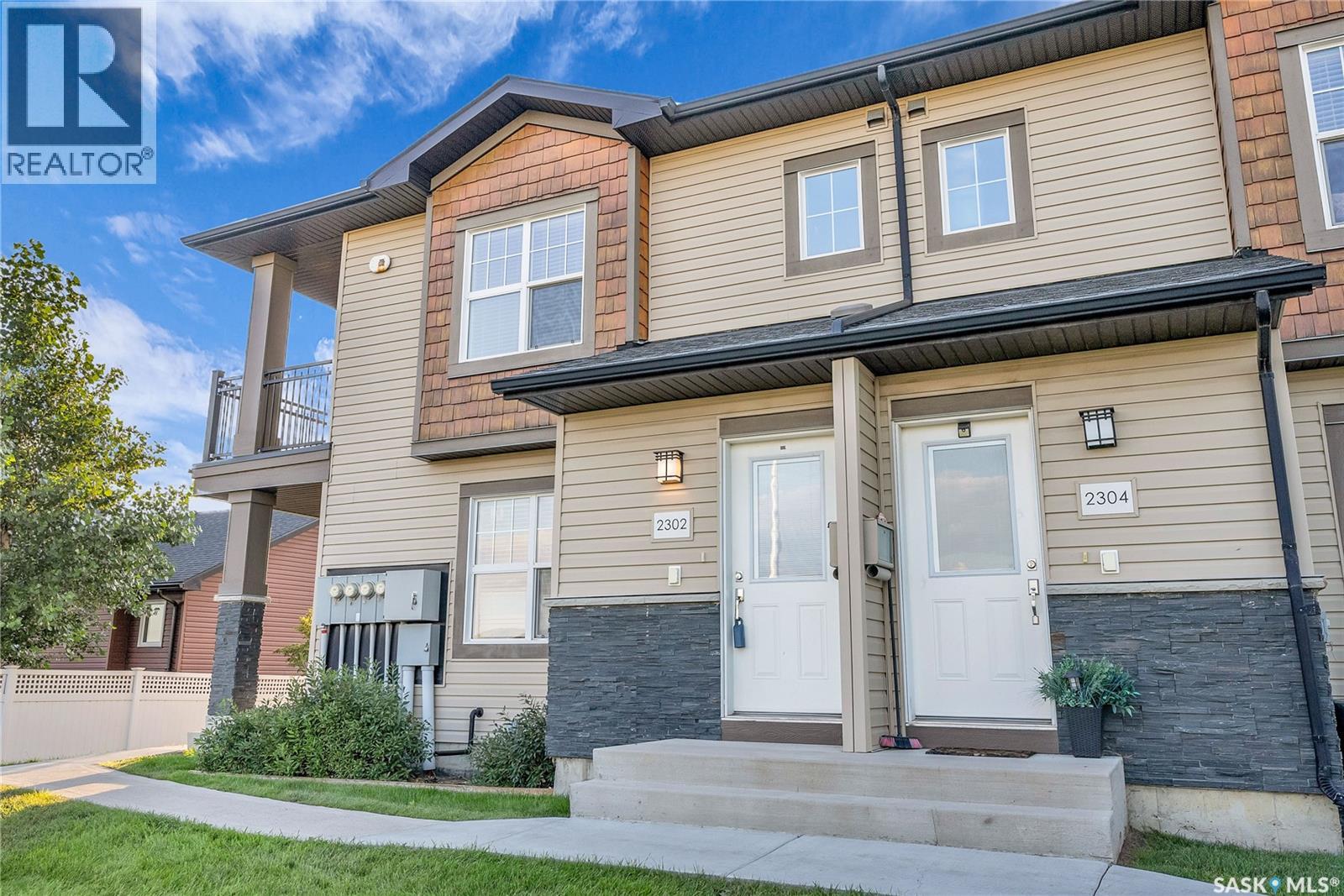 512 1015 Patrick Crescent Property Photo 1