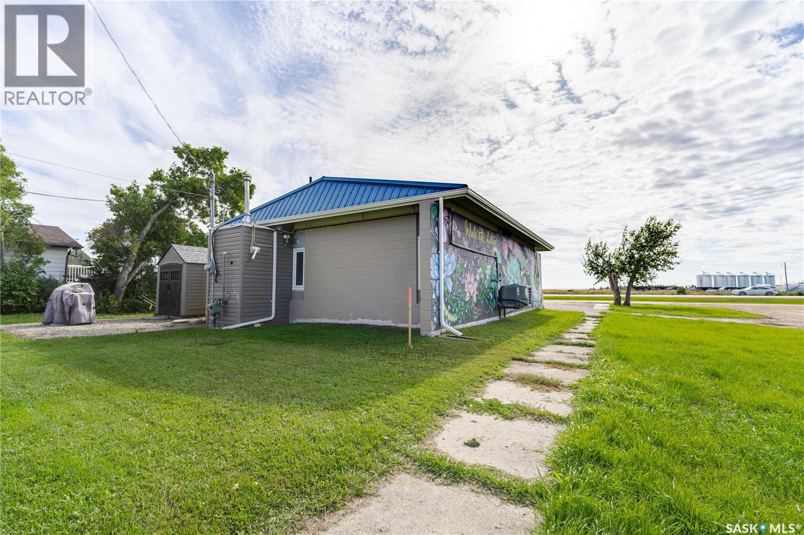 501 Railway Avenue Property Photo 6