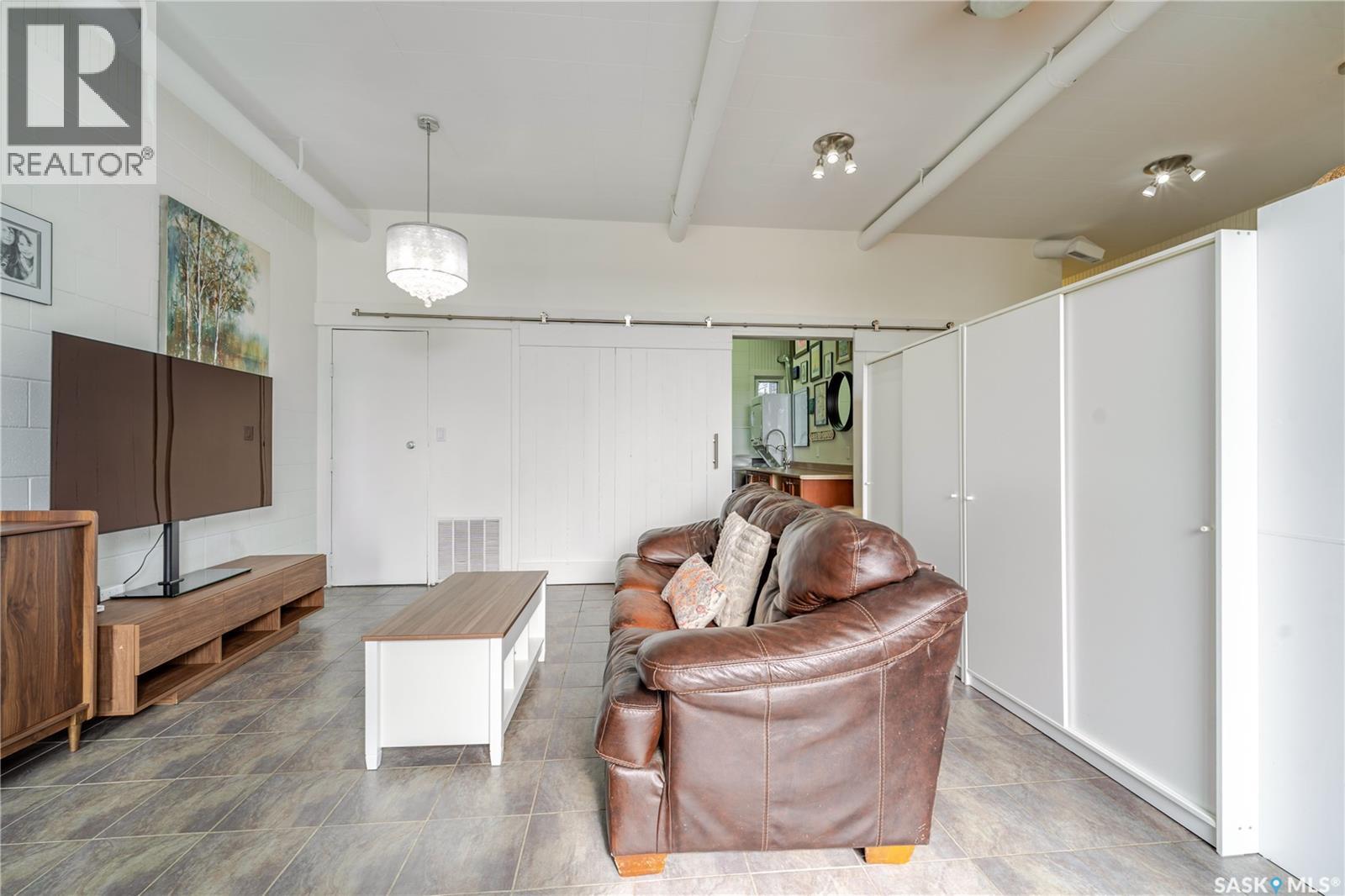 501 Railway Avenue Property Photo 9