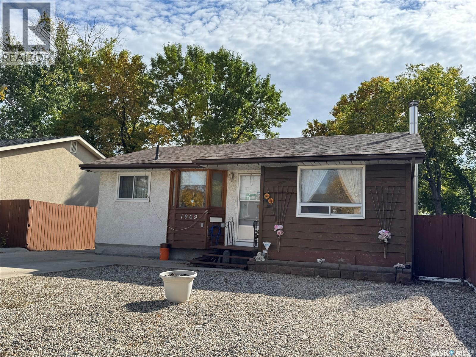 1909 7th AVENUE E Property Photo 1