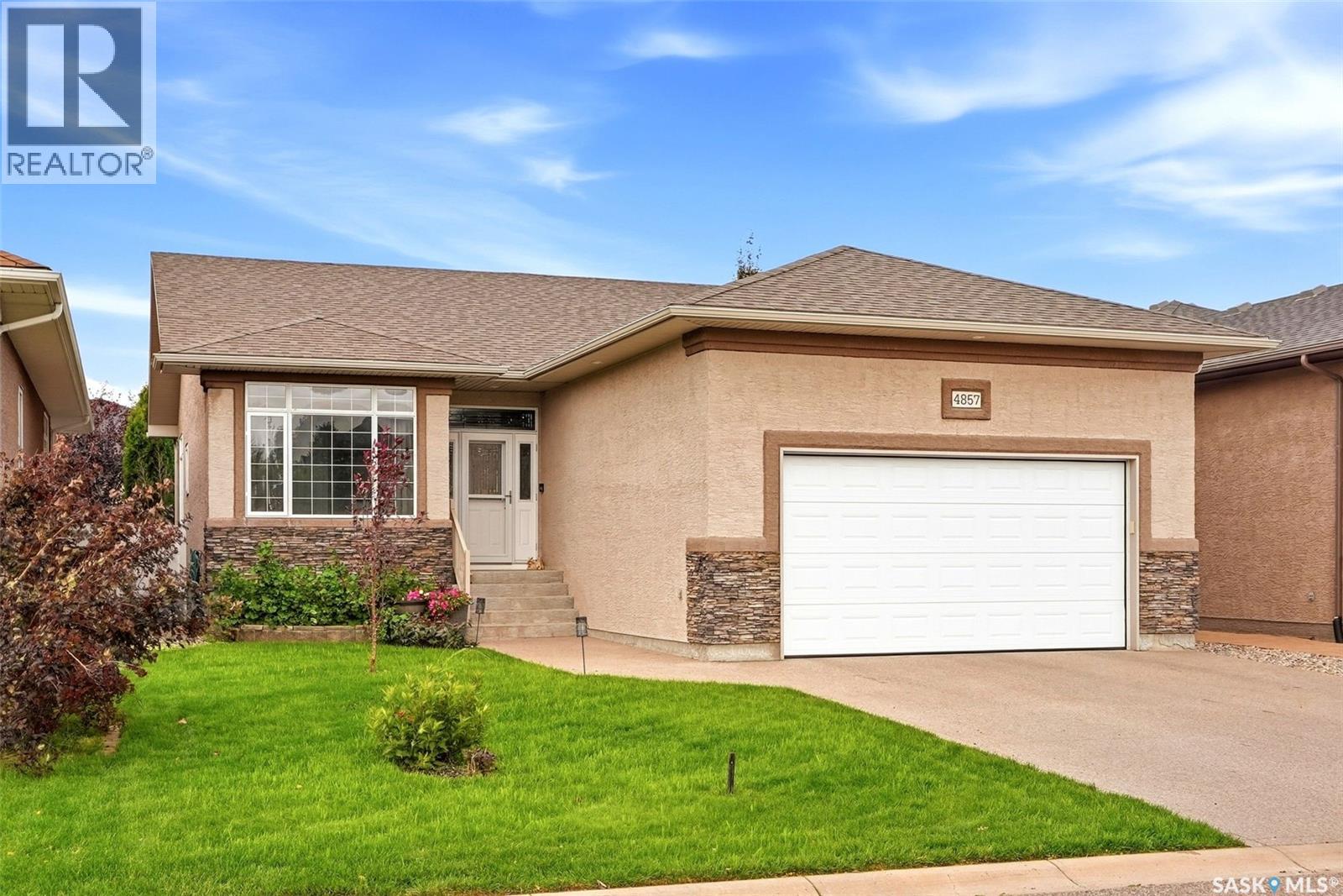 4857 McCombie CRESCENT Property Photo 1